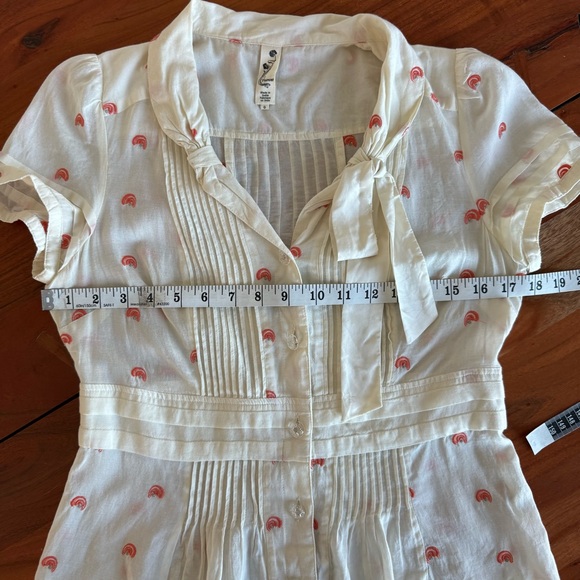 Floreat Button Down Embroidered Blouse - Picture 6 of 9